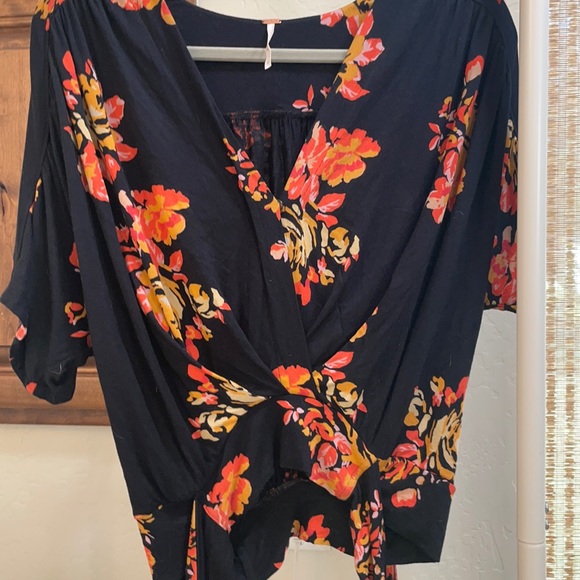 Free People Tops - Free people cute shirt sz S